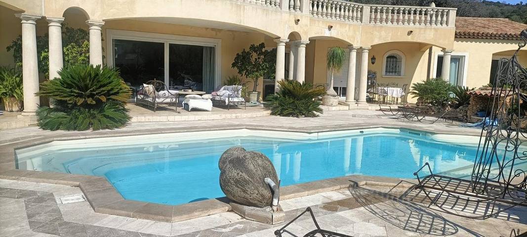 Chambre d’hôte pour 2 personnes, avec Jacuzzi et Terrasse ainsi que Jardin et Piscine dans les Alpes maritimes