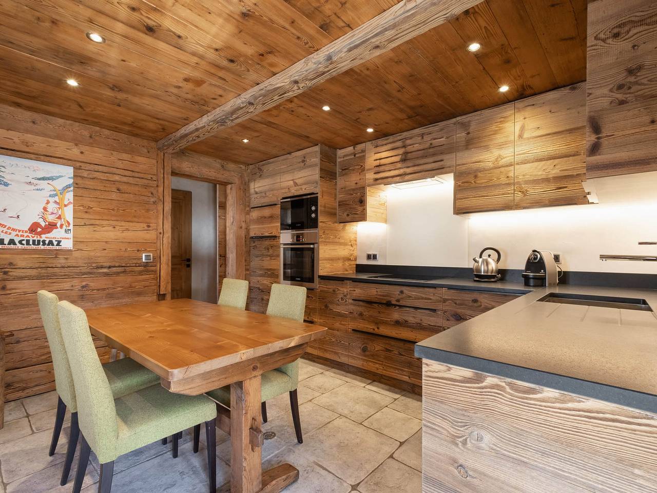 Appartement entier, Appartement 4* cosy, terrasse sud, proche pistes, parking, Wi-Fi in La Clusaz, Région d'Annecy
