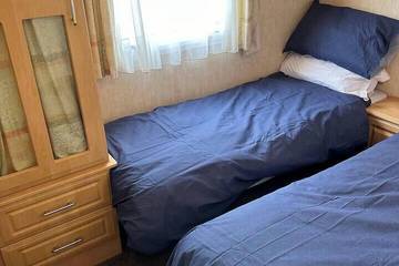 Static Caravan for 6 People in Hampshire, South East England, Photo 2