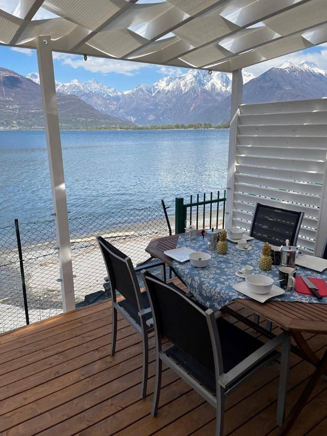 Bungalow Lido di Colico, front lake and city center in Colico, Westelijke Orobie-Alpen