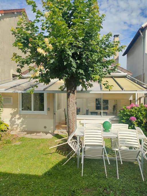 Location de vacances pour 6 personnes, avec Terrasse et Jardin à Villenoy