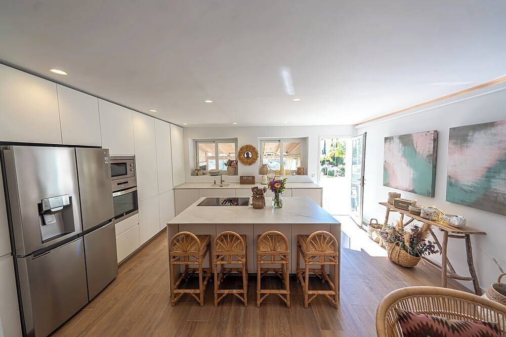 Luxury house with Swimming Pool, Garage and Wifi in Playa de Los Lances, Tarifa
