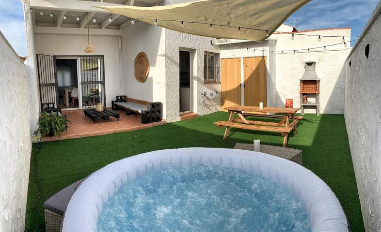 Apartamento para 4 personas, con piscina además de vistas y jardín, Se admiten mascotas en Sierra Norte de Sevilla