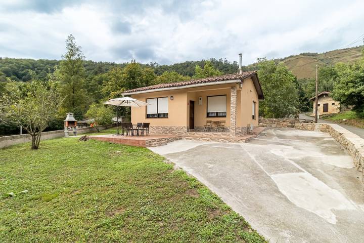 Casa rural para 6 personas, con Jardín en Valles Pasiegos