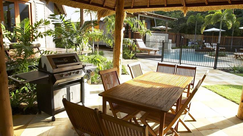 Villa for 4 people, with balcony and pool as well as garden in Queensland