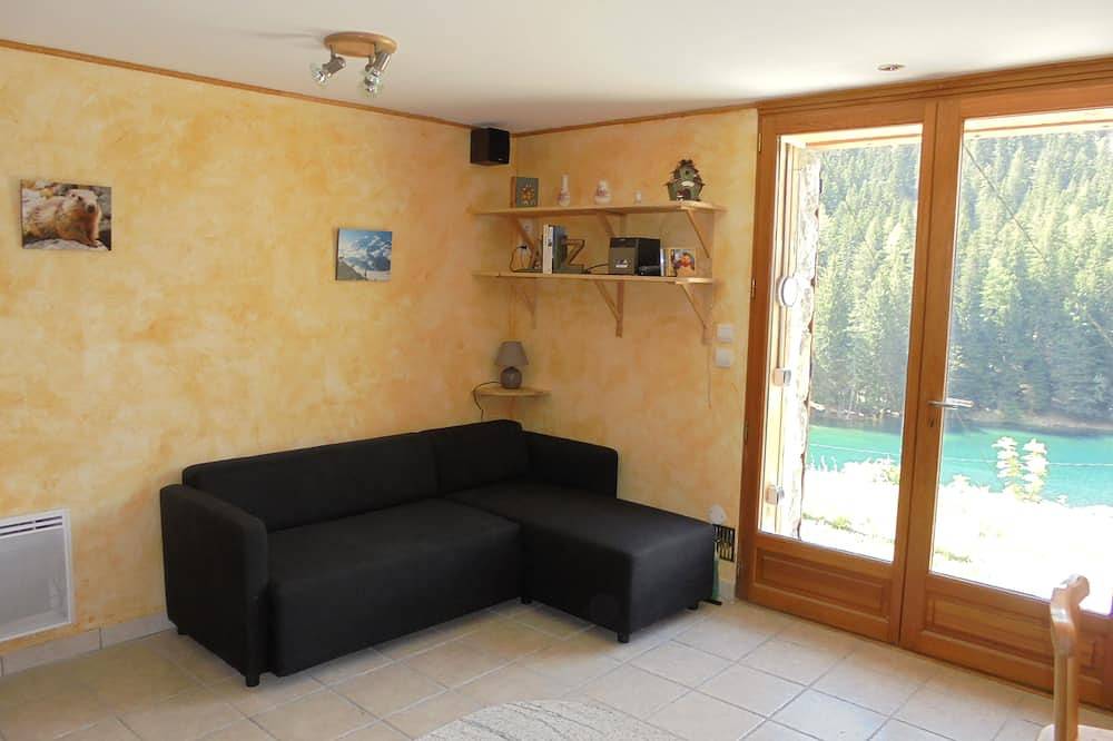 Cabina de la montaña sobre el lago Boréon in Le Boréon, Saint-Martin-Vésubie