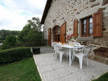 Gîte pour 6 personnes, avec jardin, animaux acceptés à Allègre