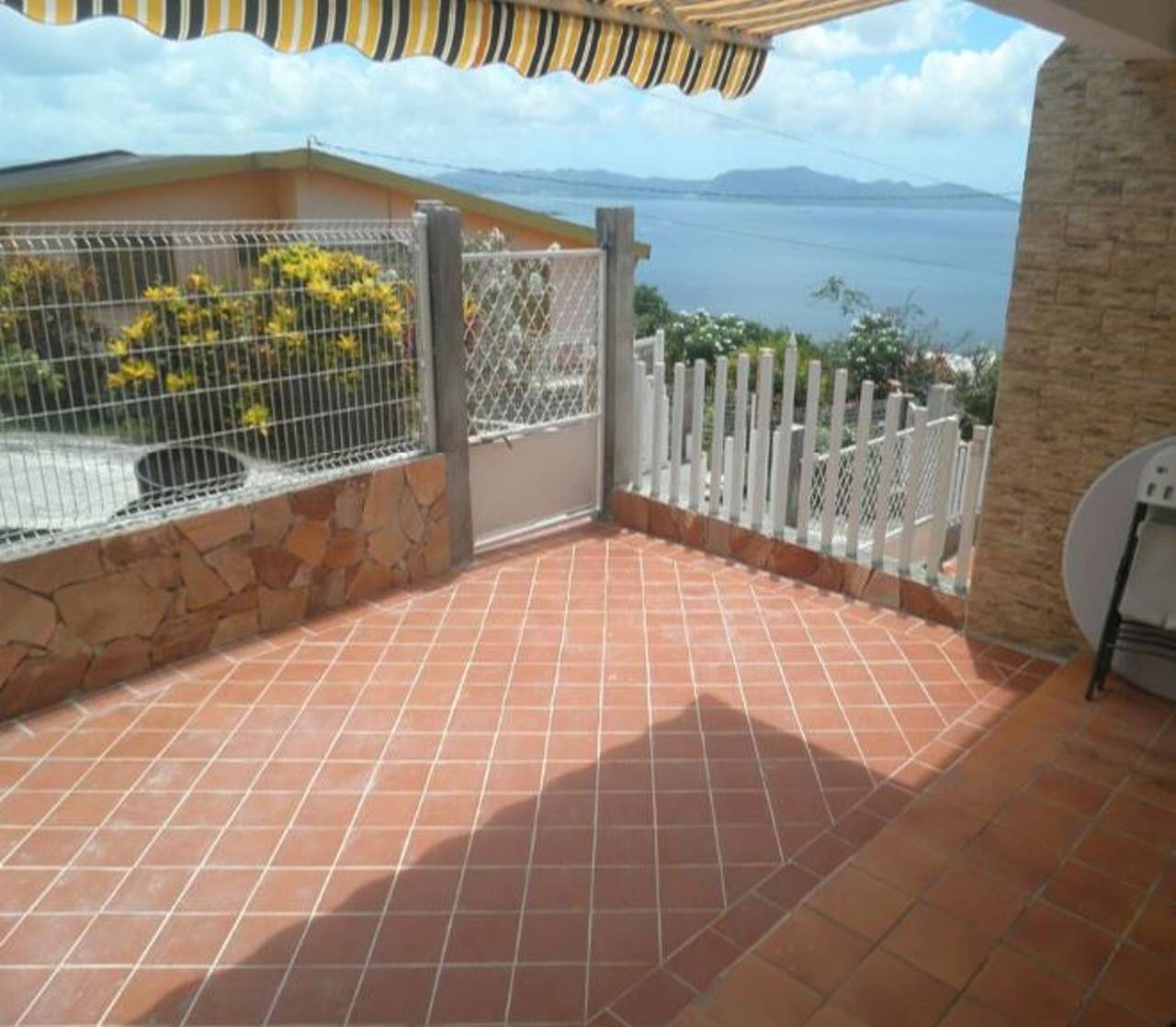 Appartement entier, Appartement moderne à Schoelcher avec terrasse et vue mer in Schœlcher, Martinique