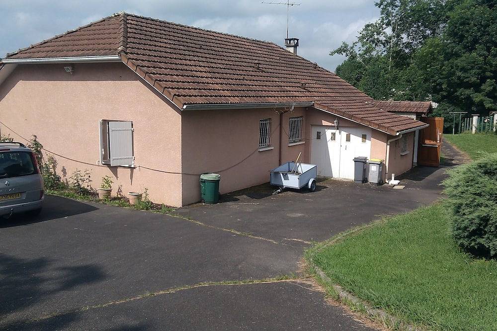 Apartamento entero, Large house on 2000m2 with studio for 2 people in Salies-de-Béarn, Béarn