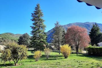 Ferienhaus für 4 Personen, mit Terrasse und Garten in Castellane
