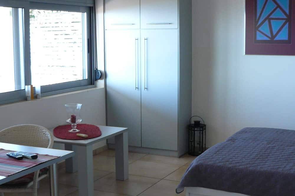 Ganze Wohnung, Villa-Studio in Ferma mit Meerblick, stilvoll, Strandnaehe, Terrasse, Garten in Ferma, Lasithi