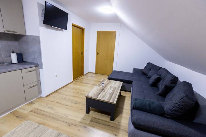 Ganze Wohnung, 1-Zimmer-Ferienwohnung mit Terrasse Darda, Baranja A-21982-a in Osijek-Baranja