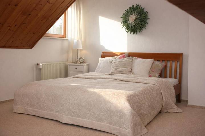Ferienwohnung für 2 Personen, mit Balkon und Terrasse sowie Garten und Ausblick in Ober-Mörlen