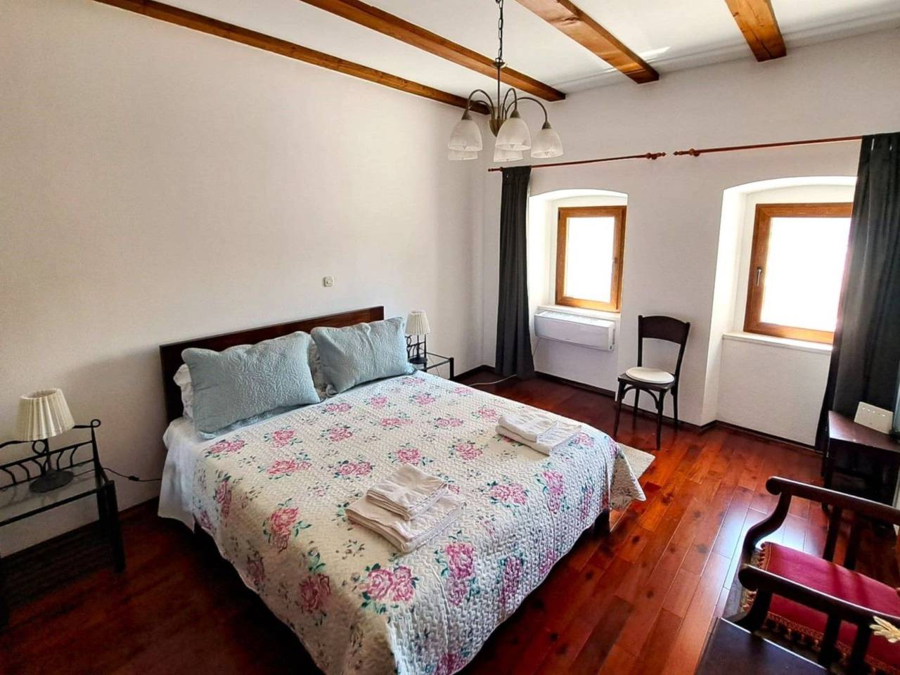 Geräumige Villa mit drei Schlafzimmern und einem ruhigen Garten in Tribalj, Primorje-Gorski Kotar