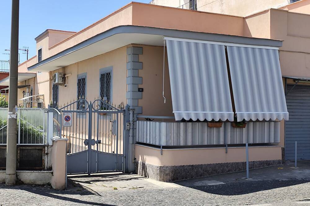 Entire apartment, Vacation Home Southern Geko in Torre del Greco, Vesuvio National Park