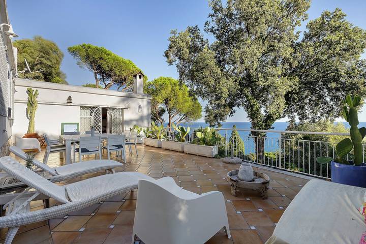Villa Punta Rossa Escape mit Meerblick, privater Terrasse und Wlan in San Felice Circeo, Pontinische Ebene