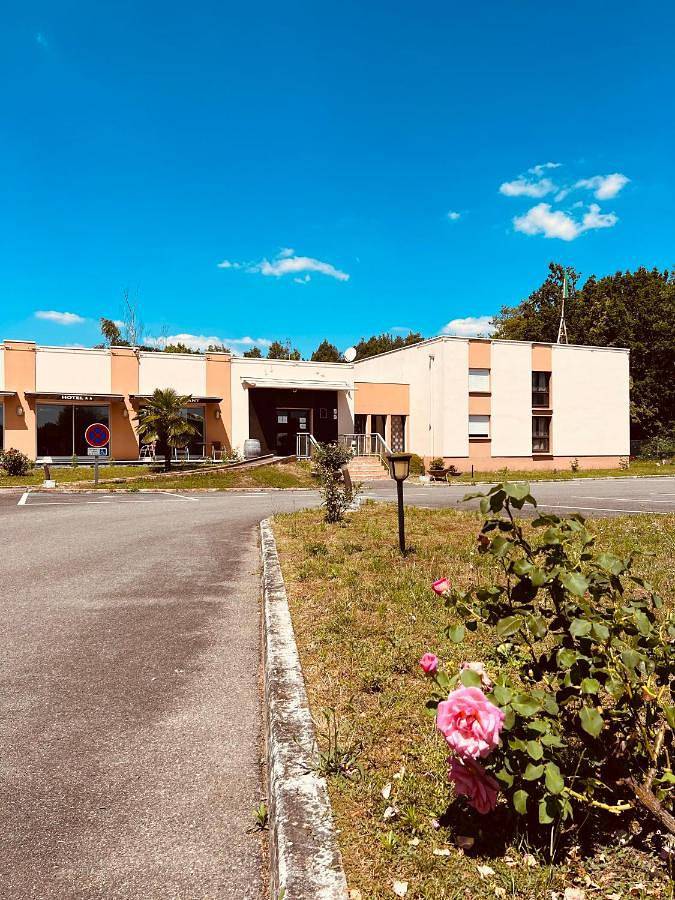 Hôtel, avec Terrasse ainsi que Jardin et Vue à Pannes - 3