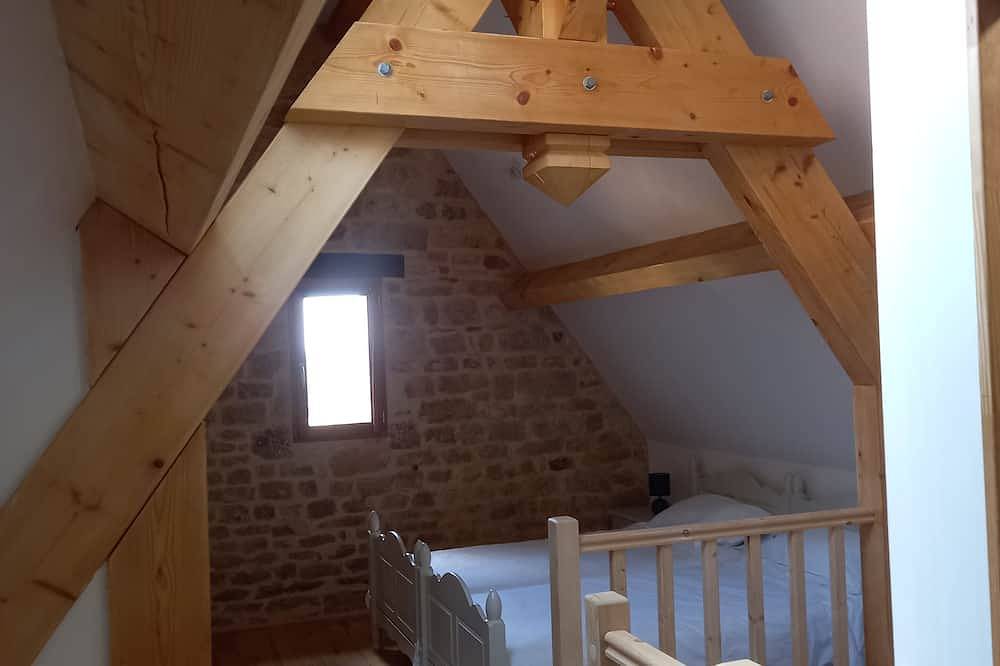 Maison de Ville avec Cour terrasse, au Cœur de la Bastide de Domme in Domme, Périgord Noir