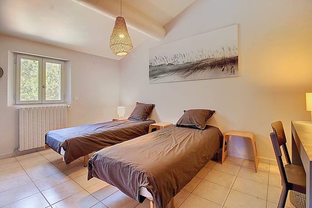 The Calavoun house in Provence in Maubec, Parc naturel régional du Luberon
