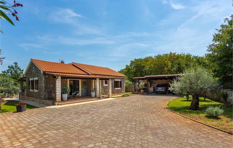Ferienhaus für 5 Personen, mit Terrasse und Garten sowie Pool in Lakmartin