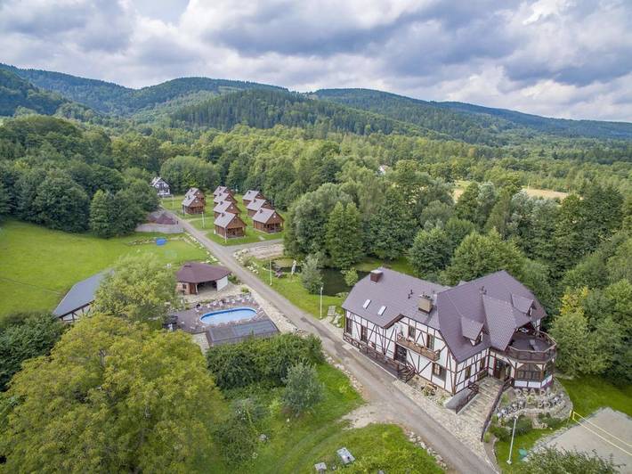 Alojamiento y desayuno para 8 personas, con sauna y jardín además de piscina y vistas en Polonia