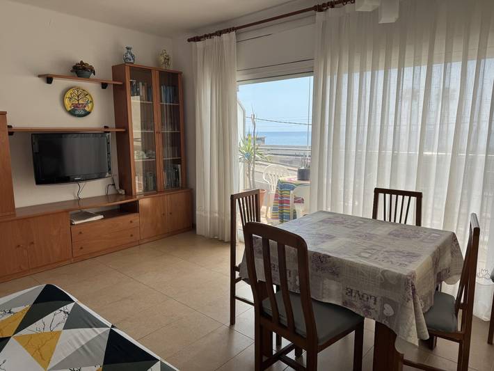 Ferienwohnung für 5 Personen, mit Meerblick und Balkon sowie Pool in Pineda de Mar - 2