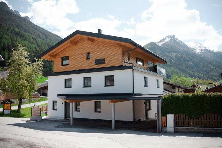 Ferienwohnung für 4 Personen, mit Terrasse und Garten sowie Ausblick