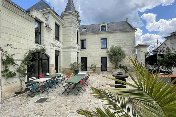 Gîte pour 15 personnes, avec Jacuzzi ainsi que Terrasse et Jardin à Avoine