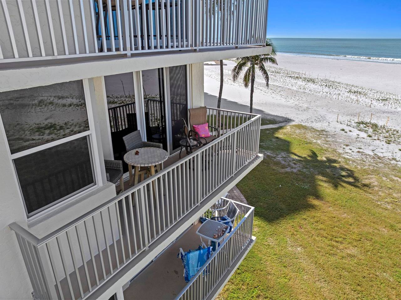 Ganze Wohnung, Oceanfront Views + Balcony Sunsets Bikes Included in Fort Myers Beach, Estero Island