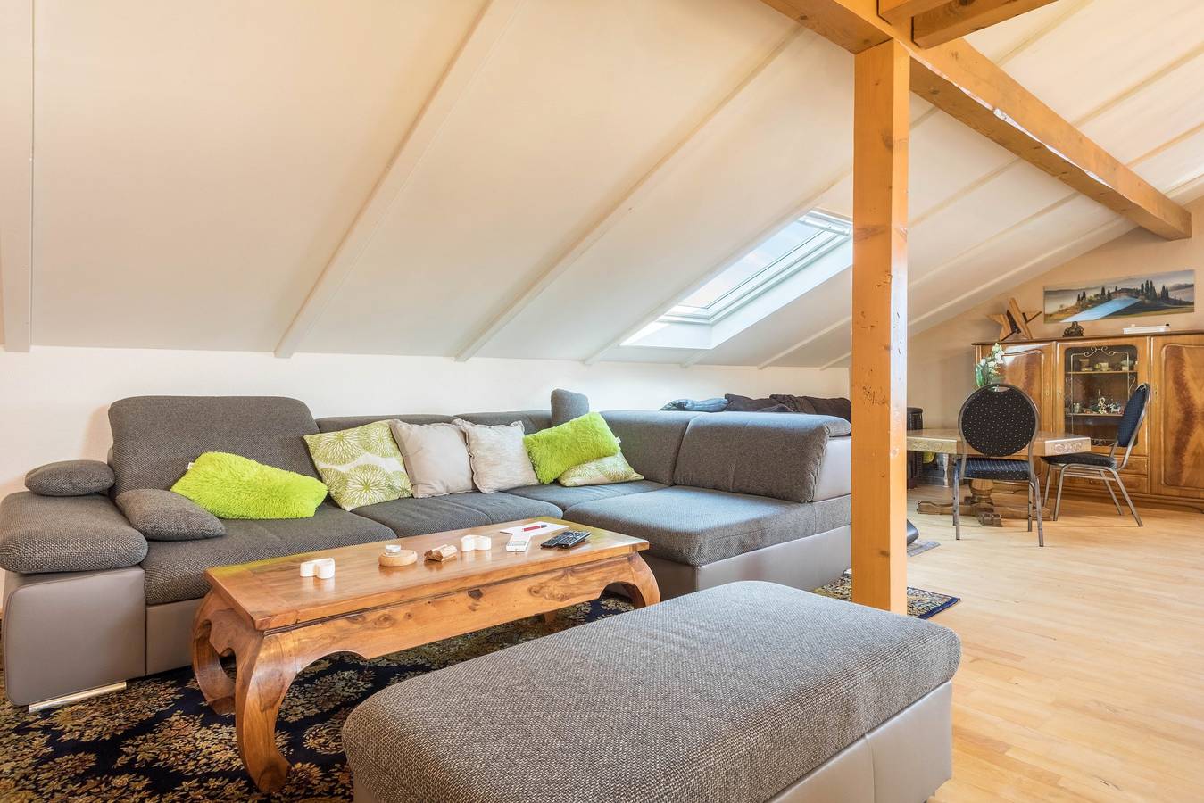 Entire apartment, Luxurious Penthouse Apartment Close to Lake Constance with Garden & Wi-Fi in Höchst, Bodensee-Vorarlberg