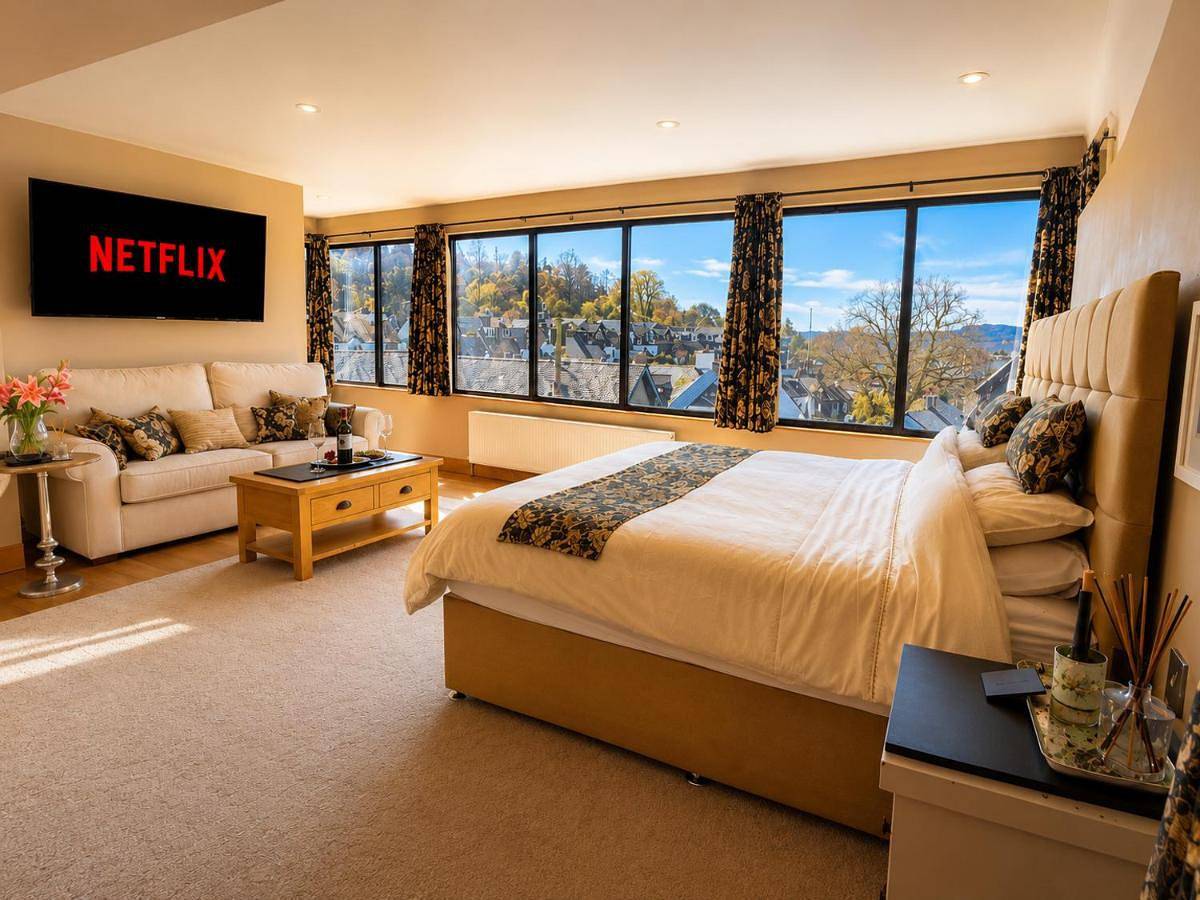 The Penthouse Bowness Tranquil Loft Jacuzzi Bath & Complimentary Cascades Spa Membership in Bowness-on-Windermere, Lake District