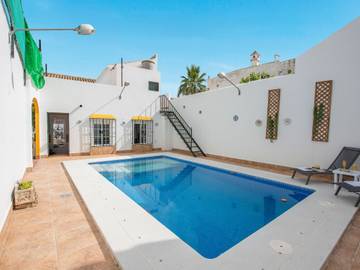 Casa de vacaciones para 10 personas, con terraza y piscina, Se admiten mascotas en Sierra Sur de Sevilla