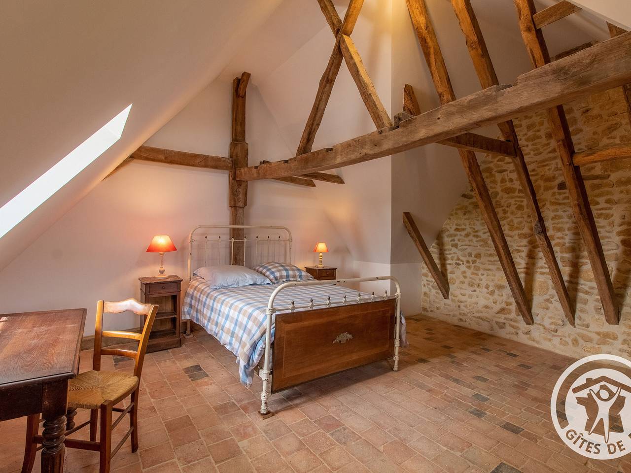 Maison 15ème siècle à Huillé, 2 ch, jardin, cheminée, proche Loir et pistes cyclables in Huillé-Lézigné, Région d'Angers