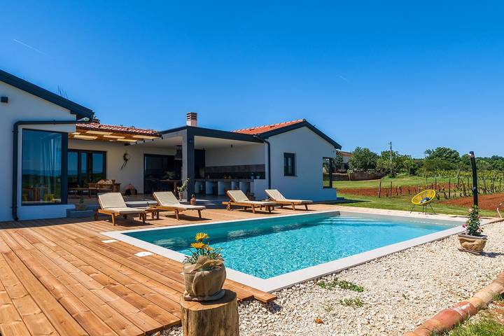 Ferienhaus für 4 Personen, mit Garten und Pool