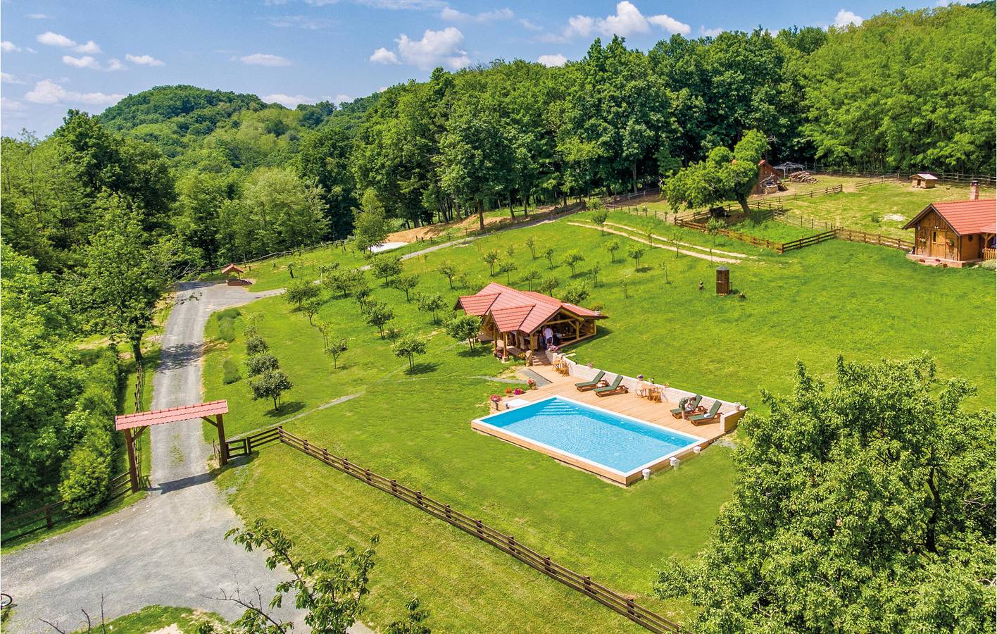 Reizende Ferienwohnung mit 2 Schlafzimmern, Pool, Grill und WLAN in Varazdin