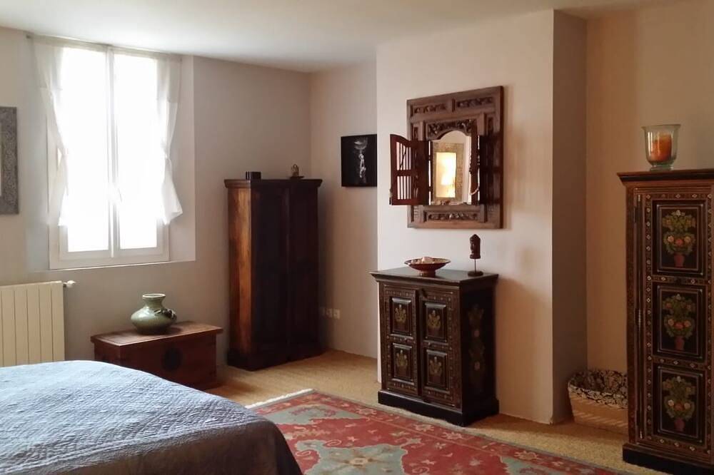 4 Bed Villa - Sleeps 8 - Garden - Fireplace in Port-Sainte-Foy-et-Ponchapt, Périgord Pourpre