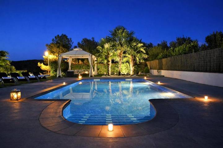 Casa rural para 9 personas, con vistas además de piscina y jardín en San Pedro de Ribas