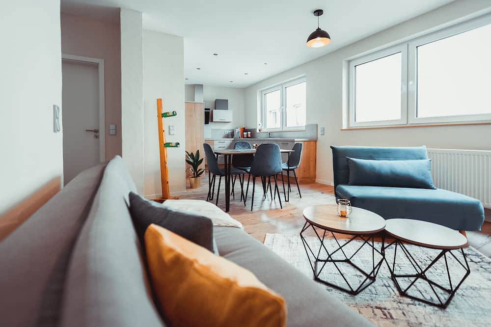 Ganze Wohnung, ★ Design Fewo in Moselnähe ★ Waschmaschine ★ Dachterrasse★Netflix★Jarody Hosting in Senheim, Cochem-Zell