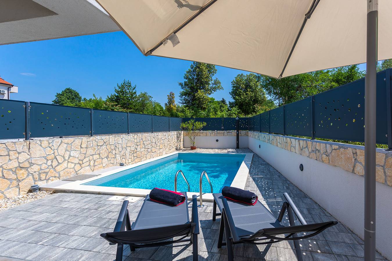 Villa Larus mit privatem Pool in Milcetici, Krk