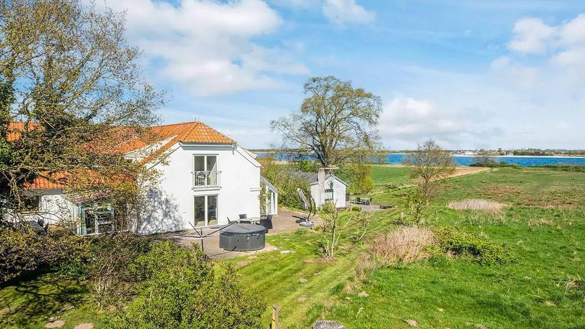 Ferienhaus für 25 Personen, mit Sauna und Whirlpool sowie Terrasse, mit Haustier in Årøsund