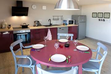 Gîte pour 4 personnes, avec jardin et terrasse à Rouzède