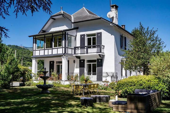 Location de vacances pour 14 personnes, avec vue ainsi que piscine et jardin, animaux acceptés à Adast - 3