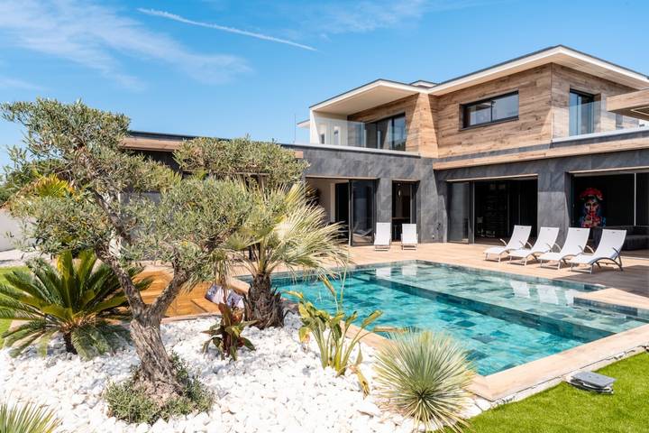 Villa pour 10 personnes, avec jardin et piscine