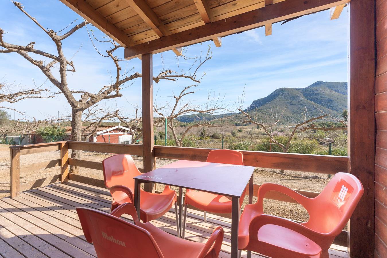 Ferienhaus 'Cabaña Madera B' mit Bergblick, Wlan und Klimaanlage in Barx, Costa de Valencia
