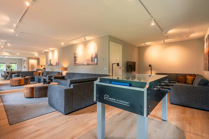 Ferienhaus für 18 Personen, mit Terrasse und Sauna sowie Balkon/Terrasse