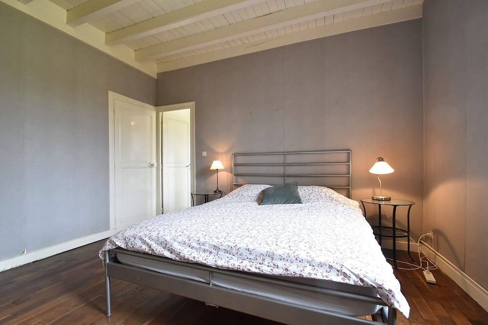 Villa in Charrin an der Loire mit Pool in Charrin, Nièvre