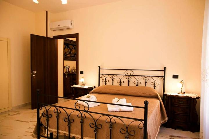 Chambre d’hôte pour 2 personnes, avec terrasse et vue, adapté aux familles à Castellammare di Stabia - 4