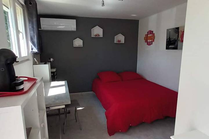 Gîte pour 2 personnes, avec jardin à Rognac - 2