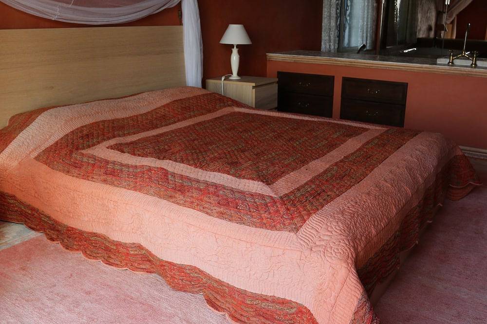Stunning Holiday Villa With Pool and Garden in Tourrettes in Tourrettes-sur-Loup, Mediterranean Coast (France)