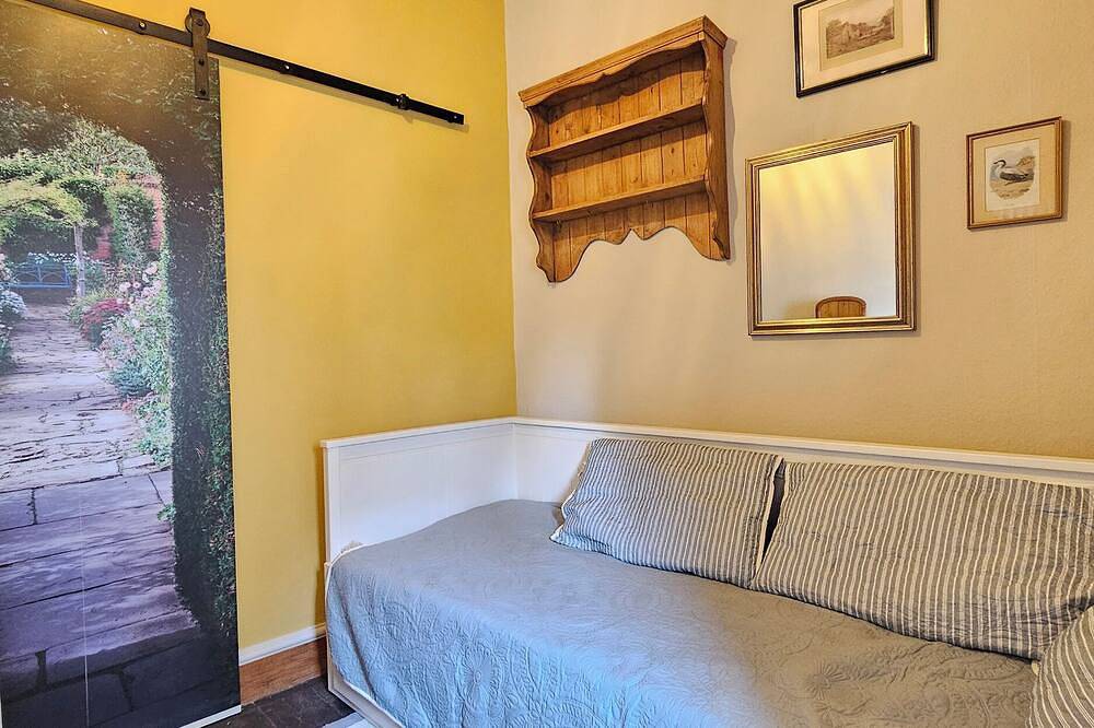 Katie'S Cottage, family friendly, with hot tub in Church Stretton in Church Stretton, Shropshire Hills